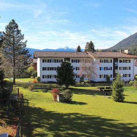 Appartement Lindenschloesschen & Schlossgarten à Garmisch-Partenkirchen Extérieur photo