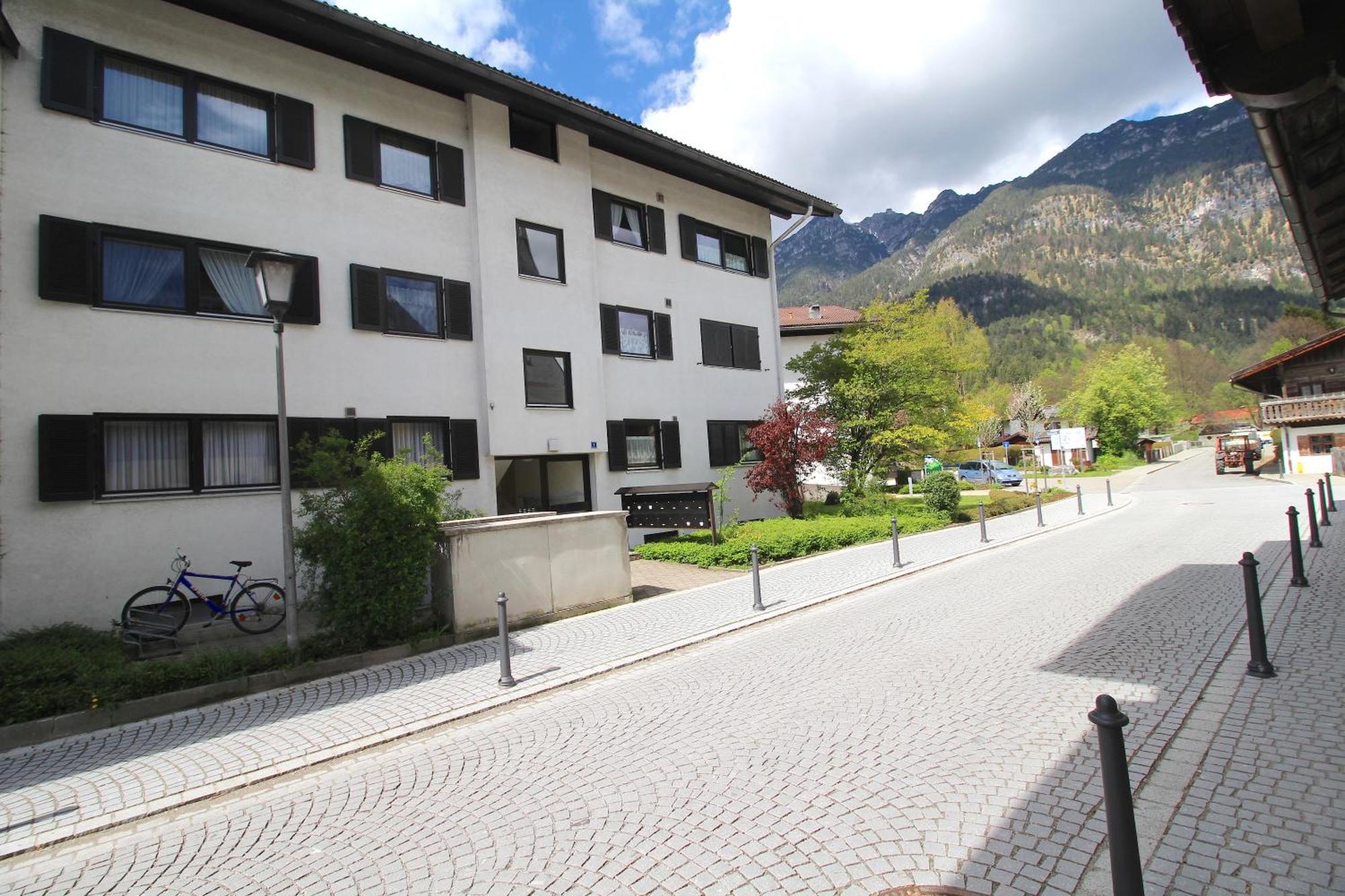 Appartement Lindenschloesschen & Schlossgarten à Garmisch-Partenkirchen Extérieur photo