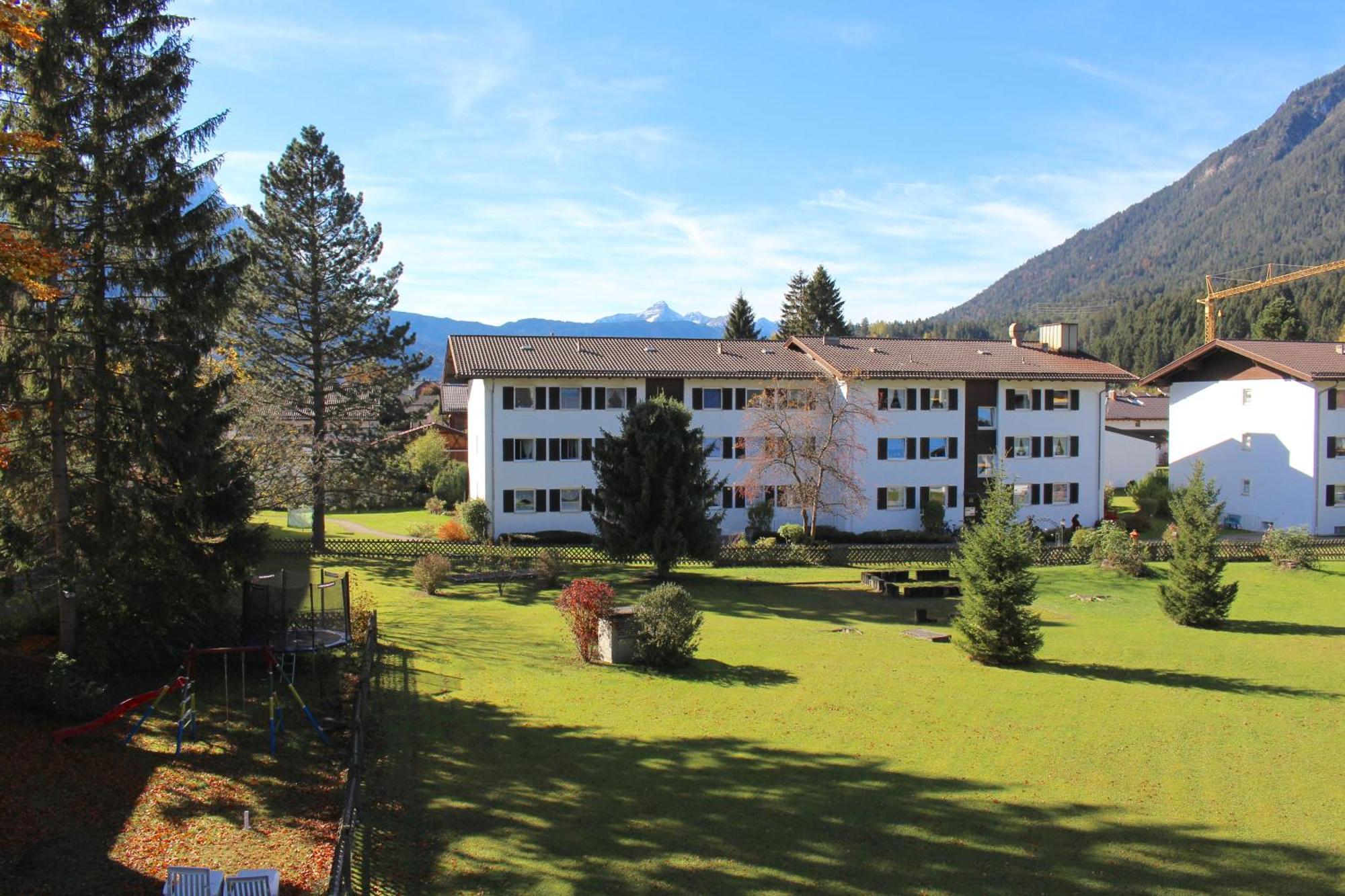 Appartement Lindenschloesschen & Schlossgarten à Garmisch-Partenkirchen Extérieur photo