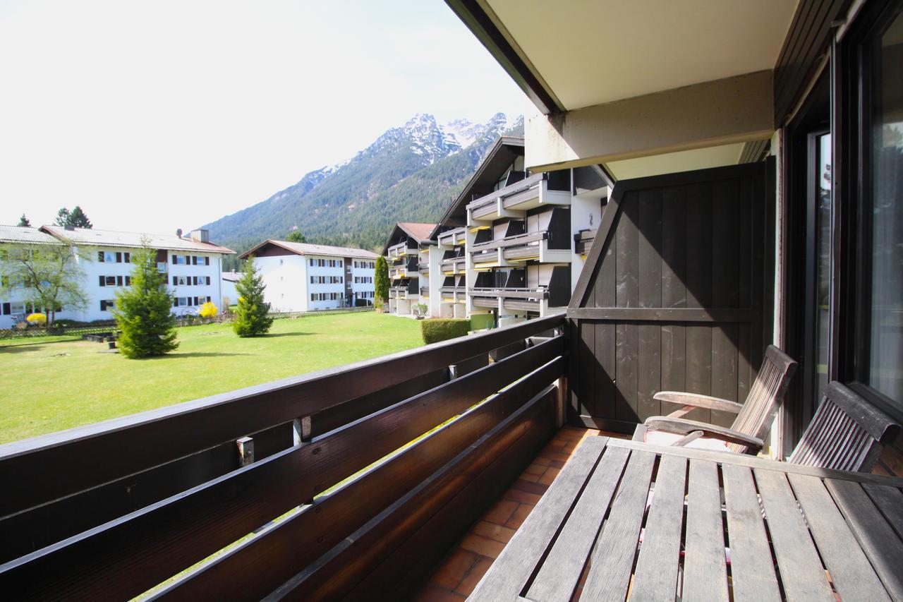 Appartement Lindenschloesschen & Schlossgarten à Garmisch-Partenkirchen Extérieur photo